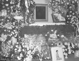 United States Circa 1963 Patsy Cline S Casket Phillips Robinson Funeral Home Nashville Late In The Week Ending Friday Patsy Cline Country Artists Casket