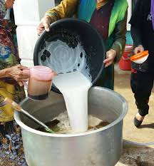 Sila ikuti artikel ini dengan lebih lanjut untuk mengetahui mengenainya. Bubur Anak Lebah Makanan Orang Rawa Terkenal Di Negeri Perak
