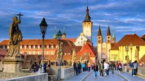 In der würzburger innenstadt ist es zu einem gewaltverbrechen gekommen. Cruising In Franconia Germany A Stop At The Captivating Town Of Wurzburg