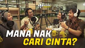 Tubuh si pemuda terhuyung, beruntung pemuda lain dengan tanggap menahan tubuh itu sehingga dia tak sampai merasakan kerasnya lantai marmer di bawahnya. Seismik Tv Youtube Channel Analytics And Report Powered By Noxinfluencer Mobile
