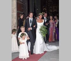 Javier Martinez De Irujo E Ines Domecq Haran Bisabuela Por Tercera Vez A La Duquesa De Vestidos De Novia Vestidos De Novia De Invierno Vestidos De Novia Playa