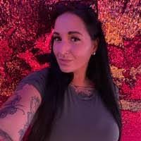 Kelli Grove's Instagram, Twitter & Facebook