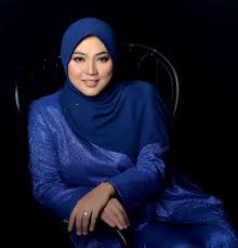 Special design instant scarf from hijabs by hanami for muslim lifestyle expo 2018 at event city manchester uk. Pengasas Hijab By Hanami Ini Tak Menyesal Tinggal Dunia Akademik Demi Bantu Wanita Kaya Berjaya Nona