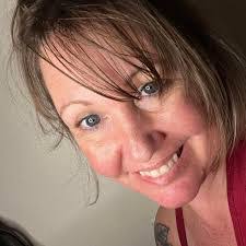 Heather Dickens's Instagram, Twitter & Facebook