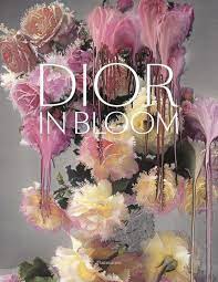 In bloom offers a snapshot of youth culture, showcasing glasgow talent and its creatives. Dior In Bloom Von Alain Stella Gebundene Ausgabe 978 2 08 151348 8 Thalia