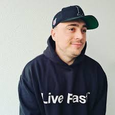 CHRIS CAVALLO (@iamchriscavallo) • Threads, Say more