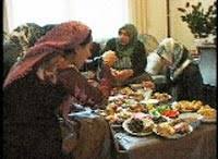 In shia islam, the salat has six takbirs in the first rakat at the end of qira'a, before rukūʿ, and five in the second.8 depending on the juristic opinion of the locality, this salat is either farḍ فرض (obligatory). Suikerfeest Voor Alle Moslims Lombox Over De Leukste Wijk Van Nl