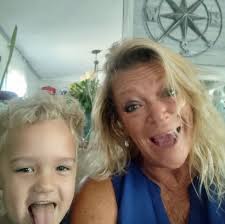 Who can bottom paint tritoons in the West Ocean City area?