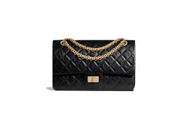 تعد شنط كوكو هاندل من شانيل chanel coco handle bags بمثابة طفرة حقيقية في موضة حقائب اليد في العالم أجمع فحينما تتم مقارنة شنطة كوكو هاندل من شانيل chanel coco handle bag مع شنط اليد handbags الأخرى. Ø£ÙØ¶Ù„ 6 Ø´Ù†Ø· Ø£ÙŠÙ‚ÙˆÙ†ÙŠØ© Ù…Ù† Ø¯Ø§Ø± Ø´Ø§Ù†ÙŠÙ„ Ø¹Ø§Ø¨Ø±Ø© Ù„ÙƒÙ„ Ø²Ù…Ø§Ù† ÙˆÙ…ÙƒØ§Ù†