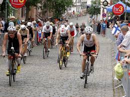 Ironman Tausende Radeln Durch Die Holle Von Hochstadt Sport A Z