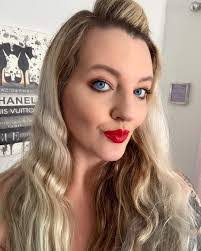 Laura Runyan's Instagram, Twitter & Facebook