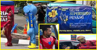 Pekerjaan yang susah akan menjadi jika selalu dilakukan. Alah Bisa Tegal Biasa Anak Muda Tegar Berhujan Berpanas Dalam Kostum Adiwira Demi Sesuap Nasi Soya Lemon