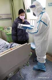 آباء مؤقتون ممرضون يعلمون أطفال الصين المعزولين الرسم بـ ووهان صور rain jacket baby strollers windbreaker