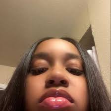 Kayla Leanne's Instagram, Twitter & Facebook