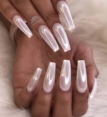 Me encanta hacer diseños sobre uñas blancas porque se aprecia mogollón el dibujo y a veces parecen mira estos diseños de uñas tan bonitos te presento a continuación. Pin De Zoi En Beauty Manicura De Unas Unas Postizas De Gel Unas De Maquillaje