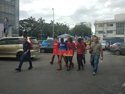 Lokasi bahagian limbang adalah jika melalui miri (perjalanan darat) akan melepasi negara brunei darussalam barulah sampai ke bahagian limbang. Lima Lelaki Ditahan Di Miri Disyaki Terlibat Kes Curi Pagar Pegawai Daerah Utusan Borneo Online