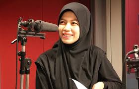 Pendatang baru, fynn jamal yang terkenal melalui lagu yang dinyanyikan di instagram 'arjuna beta' menjawab isu yang diperkatakan oleh orang ramai bahawa beliau kini sombong setelah menjadi. Kerjakan Umrah Fynn Jamal Minta Maaf Pada Semua