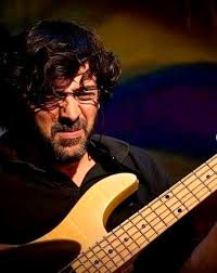 Mario Barassi (Buenos Aires, Argentina, 2 de abril de 1971) es músico de  rock argentino. Es el guitarrista, compositor y cantante del grupo de rock  y pop, Los Súper Ratones, desde 1988