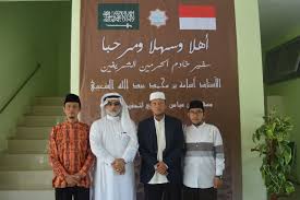 Tidak bisa menguasai negeri orang lain hanya dengan sehelai kertas saja tapi harus diselesaikan diatas ujung keris. Sambangi Pptq Ibnu Abbas Klaten Dubes Arab Saudi Puji Kualitas Tahfidz Al Qur An Warta Muslimin