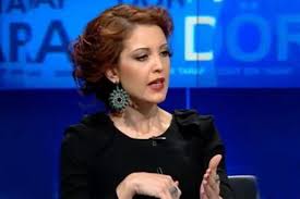 Çok iyi derecede i̇ngilizce, almanca ve i̇spanyolca bilen nagehan alçı, fransızca da anlamaktadır. Nagehan Alci Hastaneye Kaldirildi Timeturk Haber