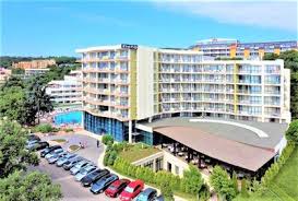 Camerele sunt dotate cu cablu tv, aer conditionat, minibar, balcon, televizor, baie proprie. Impresii Hotel Elena Nisipurile De Aur