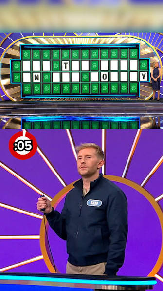 Four letters on the board ... did you solve it? 👀 🫏