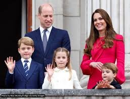 ⏰ ONE HOUR AGO: Prince William and Catherine Release Family's ...
