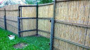 Sie soll meter hoch sein und meter breit sein. Larmschutz Mit Reetplatten Einen Akustikzaun Bauen Hiss Reet Blog Hiss Reet Shop