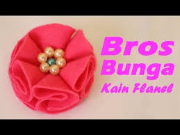 Gambar bunga dari kain flanel. Cara Membuat Aneka Bros Cantik Dari Kain Flanel Sarungpreneur