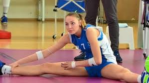 Elena pietrini (born 17 march 2000) is an italian volleyball player for the italian national team. Volley A1 Femminile A Scandicci Arriva L Azzurra Elena Pietrini