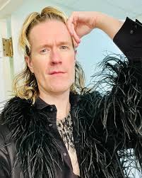 Nathanäel/Spalanzani/La Bowie here just wishing a happy opening to the cast  and crew of Tales of Hoffman with @operawilliamsburg! ❤️ Its all happening  all at once! #tenor #offenbach #opening #all #the #lewks