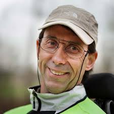 Alter beim Hirnschlag: 42 Jahre (2005) Beruf: Gelernter Informatiker, 17  Jahre tätig bis 2001; seit 2001 Gastwirt und Restauran