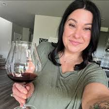 Eugenia Manning's Instagram, Twitter & Facebook