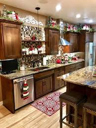 33 Gorgeous Christmas Kitchen Decorations To Be More Beautiful Christmas Kitchen Decor Christmas Kitchen Christmas Apartment