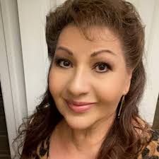 Martha Debayle presume el lujoso árbol de Navidad de su casa. 🎄✨ CC:  @marthadebayle