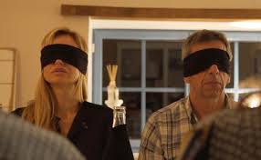 Michel cymes et adriana karembeu explorent les pouvoirs de notre corps en partant a la rencontre d'hommes et de femmes qui repoussent toujours plus loin leurs limites. Les Pouvoirs Extraordinaires Du Corps Humain Analysent Notre Ventre News Tv Tele Z