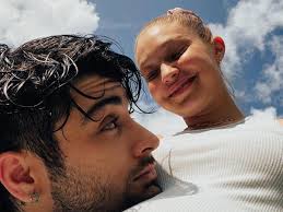 Tell us your inspirational story. Zayn Malik Adorably Rests His Head On Gigi Hadid S Baby Bump In These Unseen Pregnancy Photos Pinkvilla