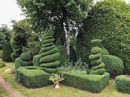 Le jardin du château de brantes , à sorgues dans le vaucluse, s'articule autour de trois bassins miroirs dessinés par le. Jardin Remarquable Archives Revue Arcades