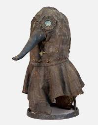 But their impenetrable (and spooky!) leather outfits actually did! A Real Plague Doctor S Mask From 1700 The Nose Was Typically Stuffed With Herbs Straw And Spices Pics