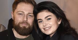 En nu ik zelf moeder ben, is de droom om kindercoach te worden nog groter. Roxeanne Hazes