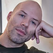 Hi Can anyone help I'm after a pool cue I'm in south Birmingham pool league  need a decent pool cue I don't have much money can anyone help Many thanks