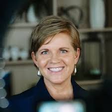 Ann Mccartan's Instagram, Twitter & Facebook