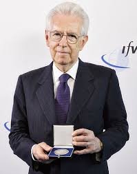 Appartamento posto al piano terra con ingresso indipendente e libero affaccio sul parco dell'insugherata, composto da ingresso con disimpegno, salone, camera. Mario Monti