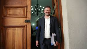 El presidente del ine también señaló que la reducción debe ser equitativa; Comision Politica Rn Opta Por Presidenciable Militante Y Sichel Dice Que Evaluara Candidatura En Contexto De Chile Vamos Emol Com