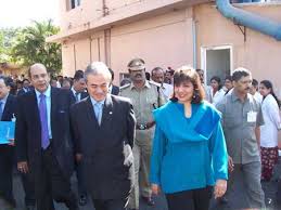 Malezya ile ilgili bu madde taslak seviyesindedir. Dato Seri Abdullah Ahmad Badawi Prime Minister Of Malaysia Visit To Biocon On Dec 23 2004
