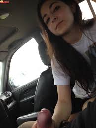 Morrita desnuda y mamando | ByteAmateur