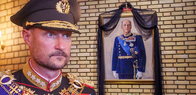 Kung Haakon ställer in allt efter kung Haralds död