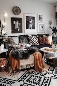 Confeccionada en ratán natural, esta cabecera es ligera y robusta, perfecta para un aspecto interior natural y boho. 5 Bedroom Designs For A Nature Lover Elcune Living Room Decor Modern Bohemian Style Living Room Boho Living Room
