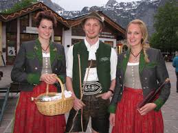Check spelling or type a new query. Am Marktplatz Abtenau Wird Wieder Geplattelt Und Geschnalzt Tennengau