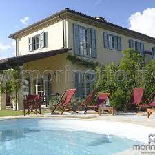 Centralissimo, disponibile per affitto annuale, casa su tre livelli con giardino privato attrezzato e posti auto. Agenzia Immobiliare Morinotto Affitto Case Vacanze Forte Dei Marmi Affitto Casa Appartamenti Vacanza A Forte Dei Marmi